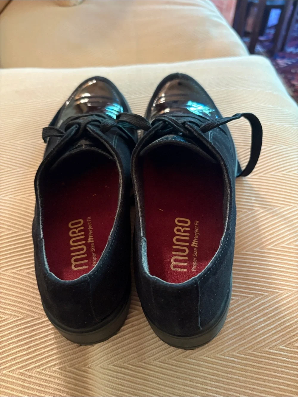 Munro Women’s Black Patent Leather Lace-Up Oxford Flats AAAA 9 Rubber
